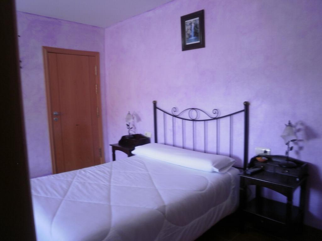 Hostal El Olmo Камарена-де-ла-Сьерра Номер фото